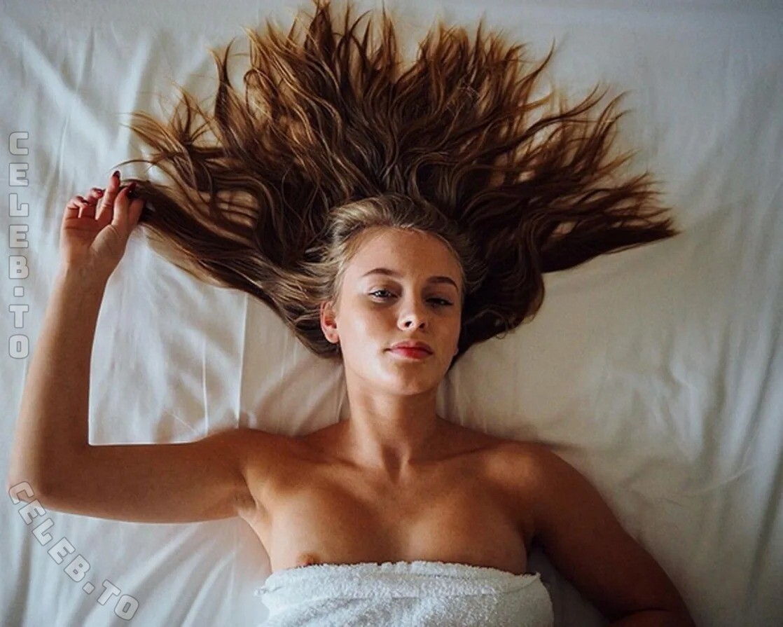 Zara Larsson nude photo 7