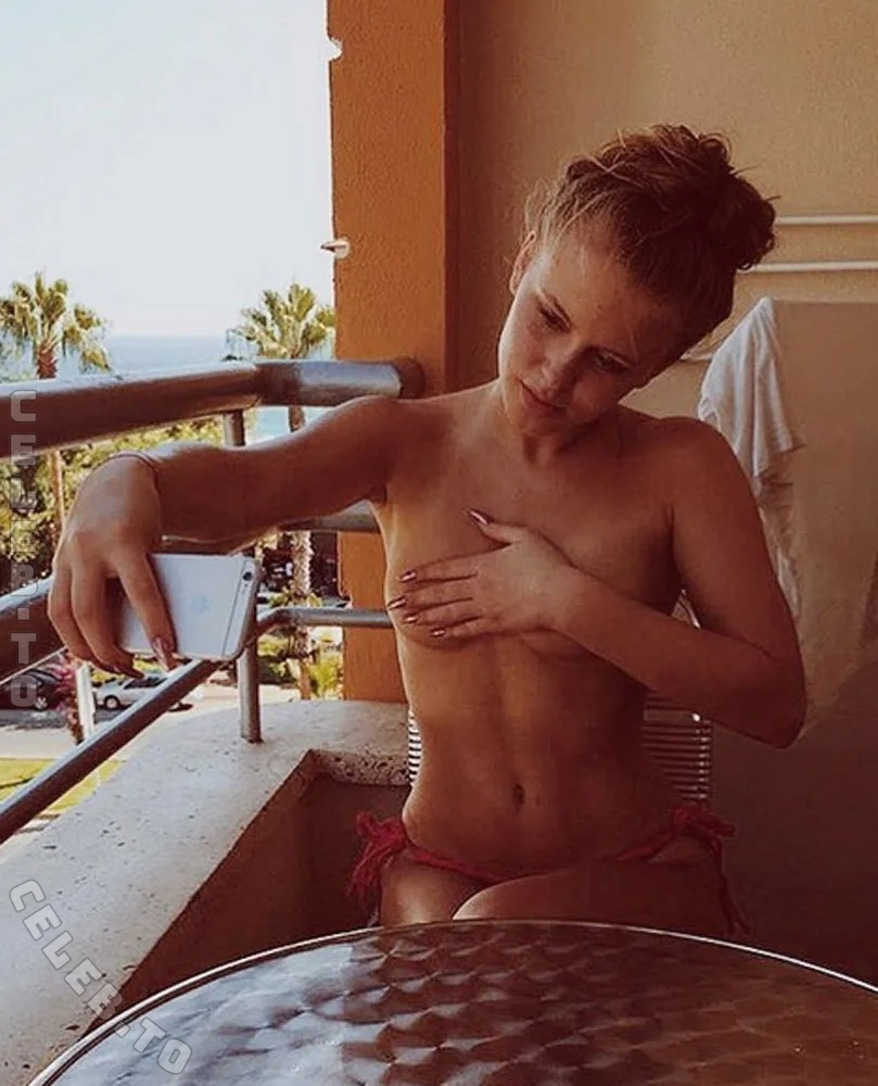 Zara Larsson nude photo 8