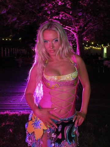 Zara Larsson nude photo 70