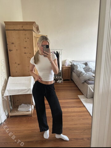 Zarah Ellen nude photo 7