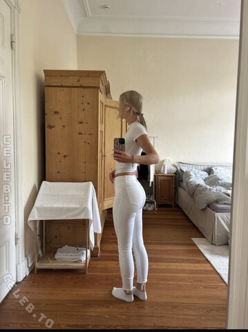 Zarah Ellen nude photo 4