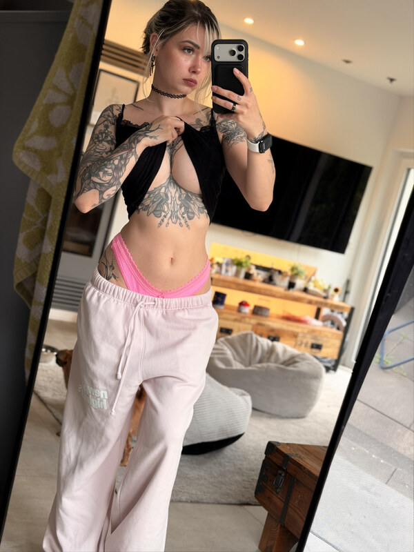 Zayuri nude photo 2