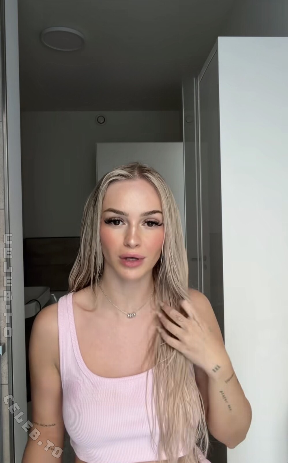 Zclina nude photo 4