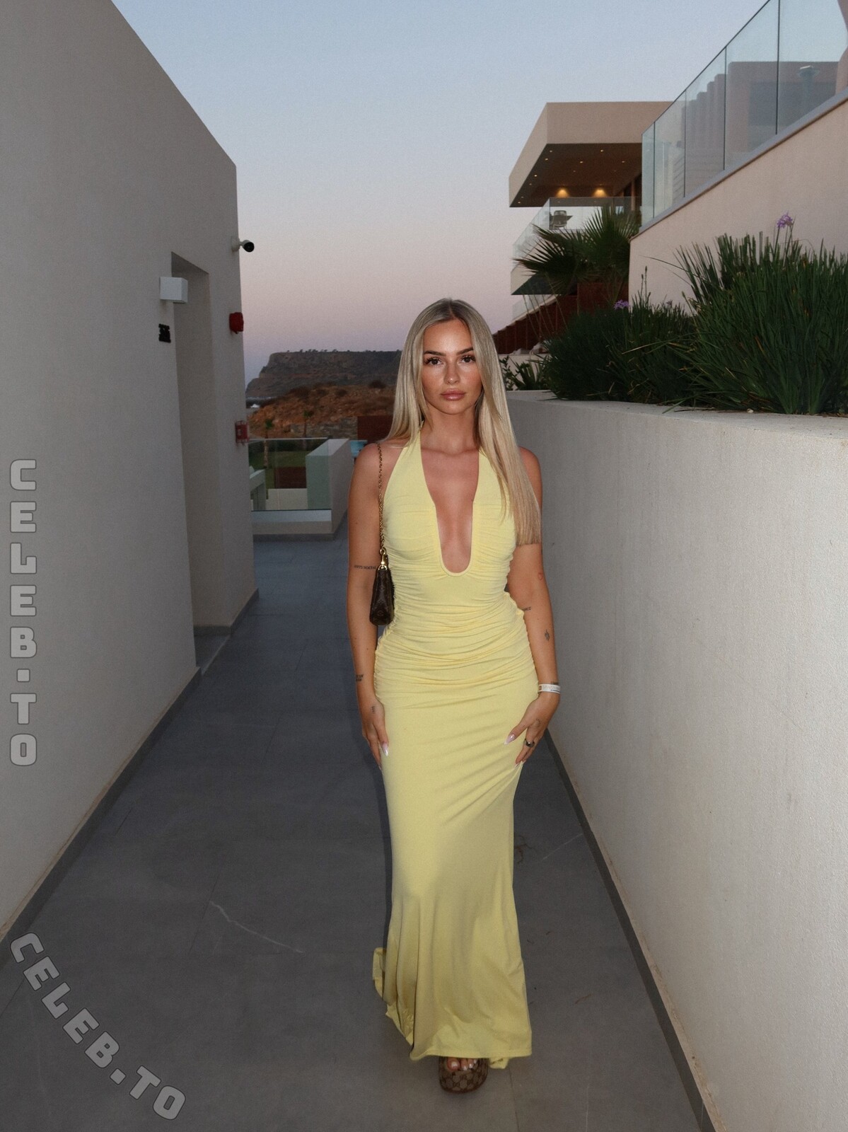 Zclina nude photo 3