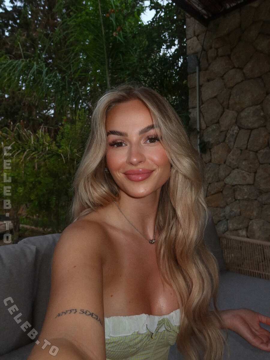 Zclina nude photo 4