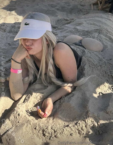 Zelina – would you dig me up?🫣🤣