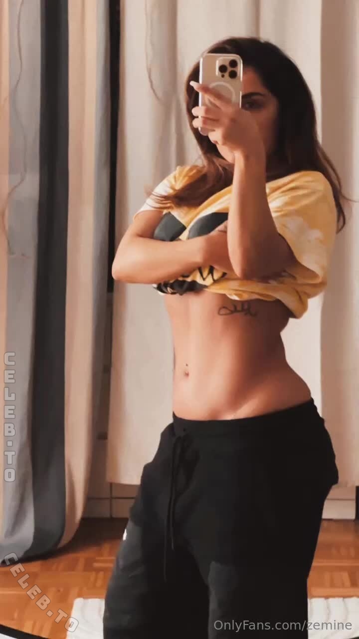 Zemine nude photo 1