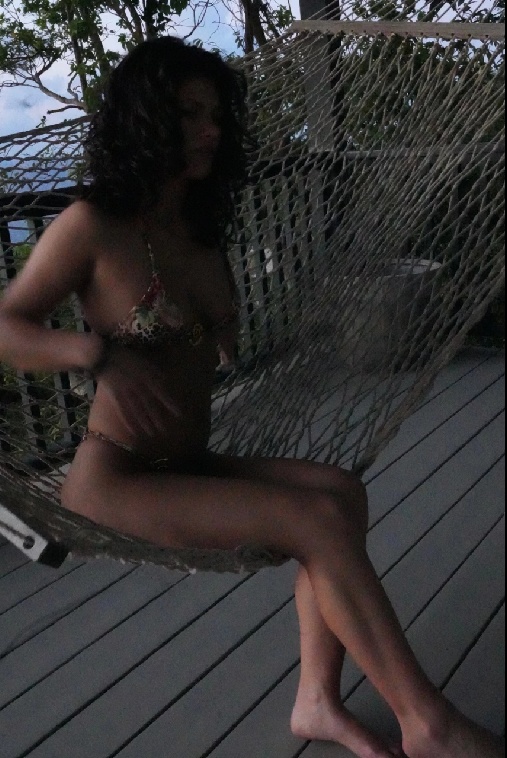 Zendaya lookalike nude photo 19