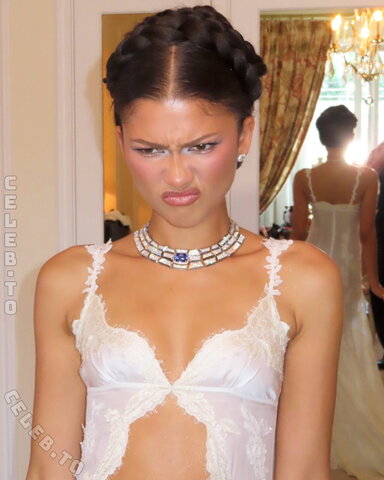 Zendaya nude photo 31