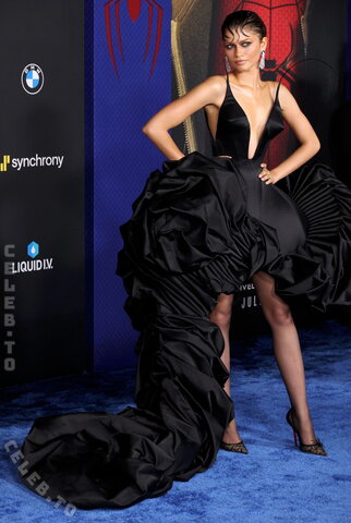 Zendaya nude photo 10