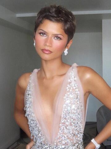 Zendaya Hot (3 photos)