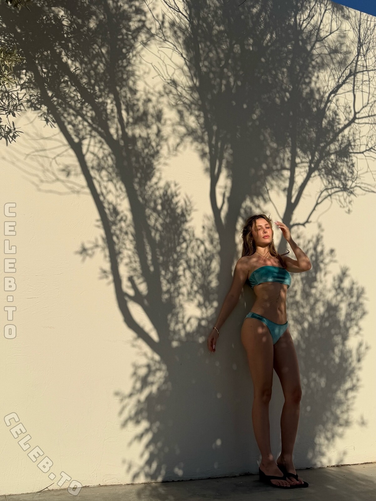 Zeybik nude photo 4