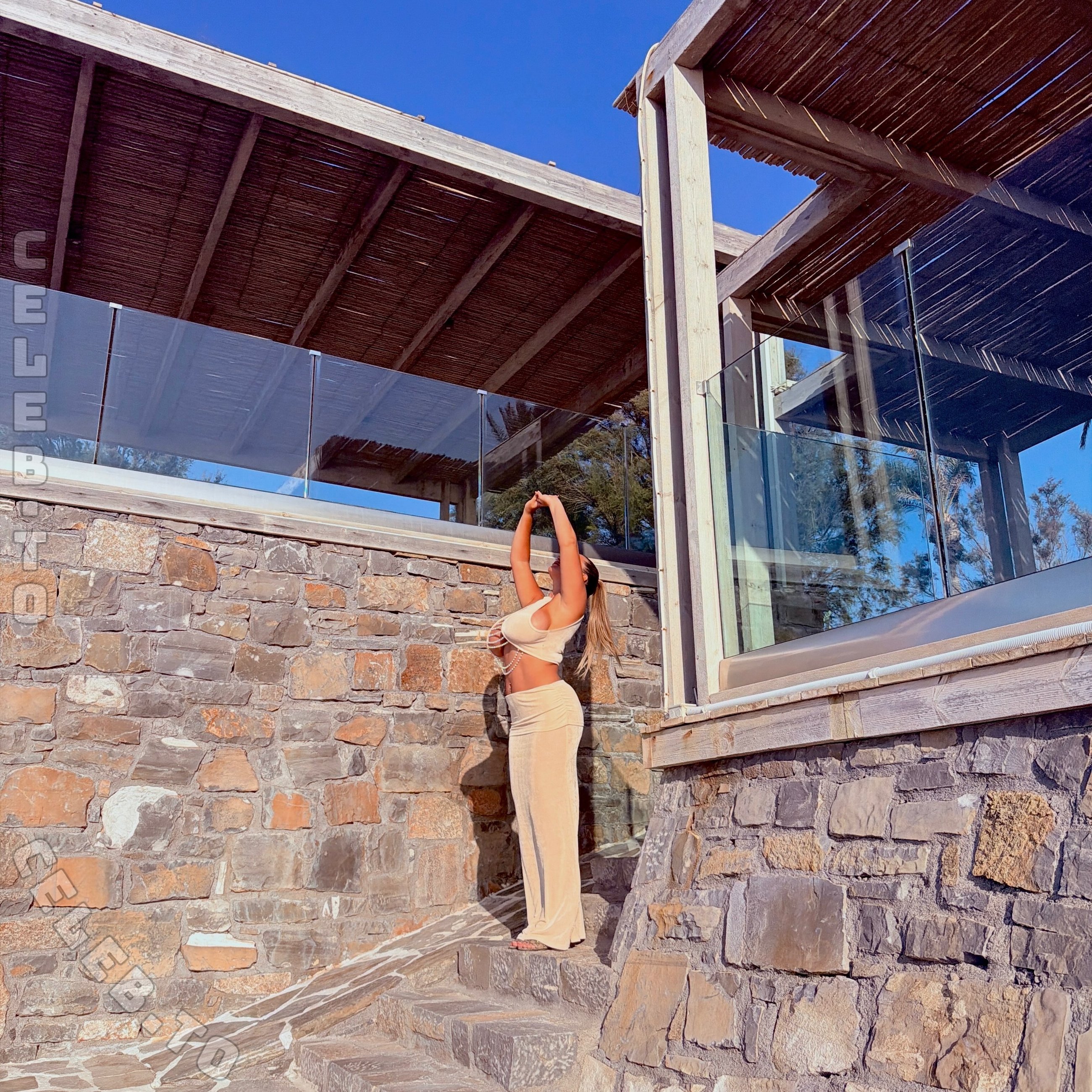Zeynep nude photo 3