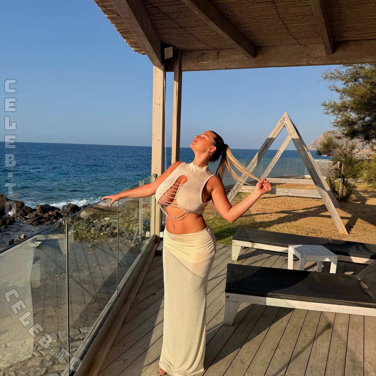 Zeynep nude photo 5