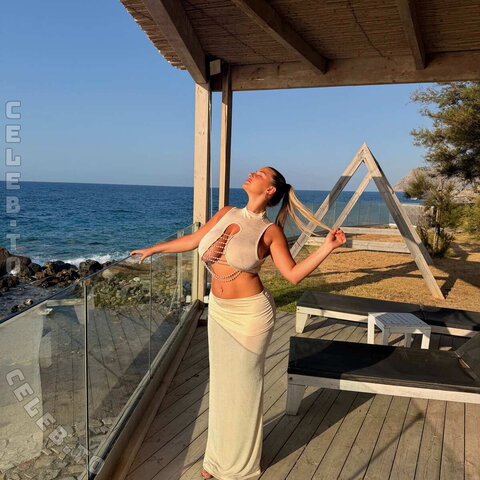 Zeynep nude photo 2