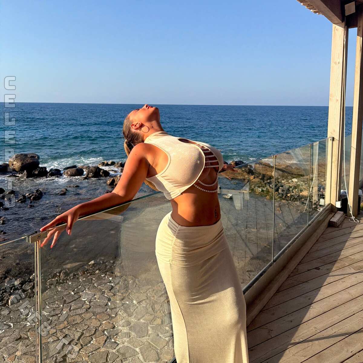 Zeynep nude photo 6