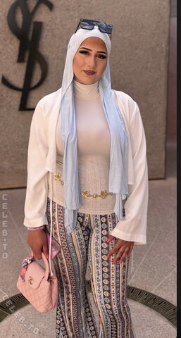 Zeynohijabi Sexy (1 photo)