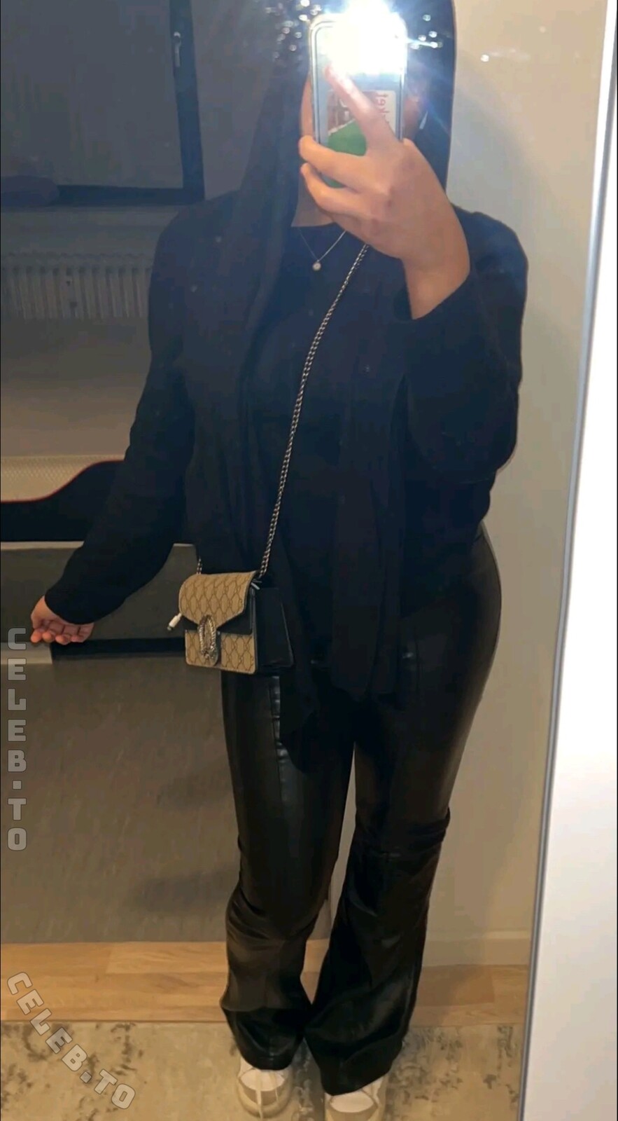 Zeynohijabi nude photo 2