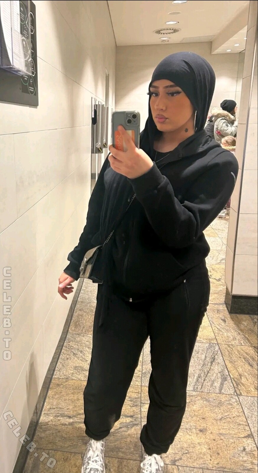 Zeynohijabi nude photo 6