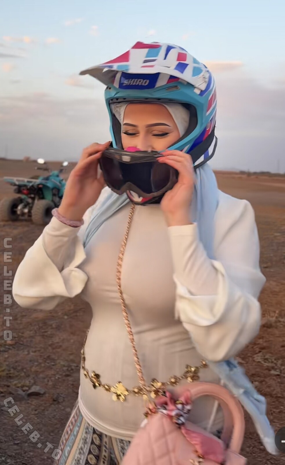 Zeynohijabi nude photo 4