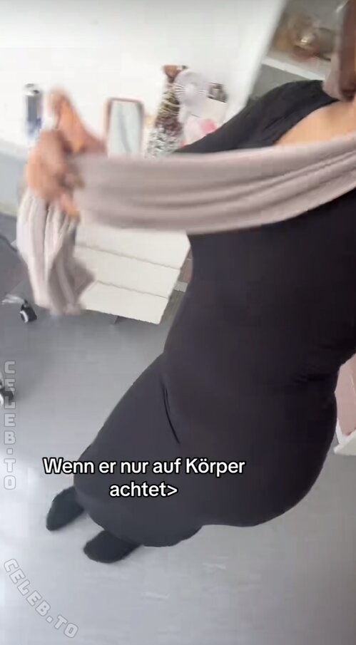Zeynohijabi nude photo 10