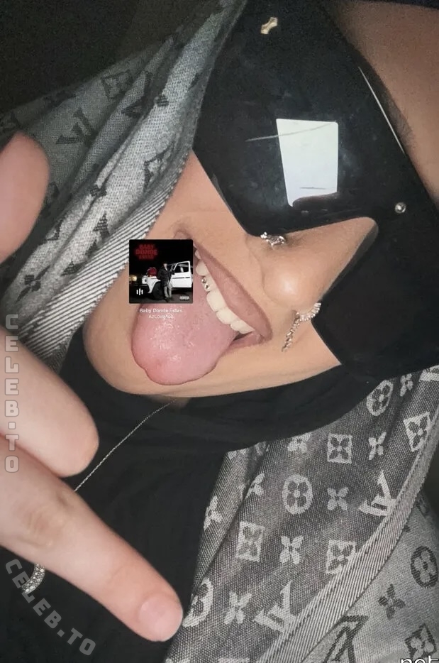 Zeynohijabi nude photo 18