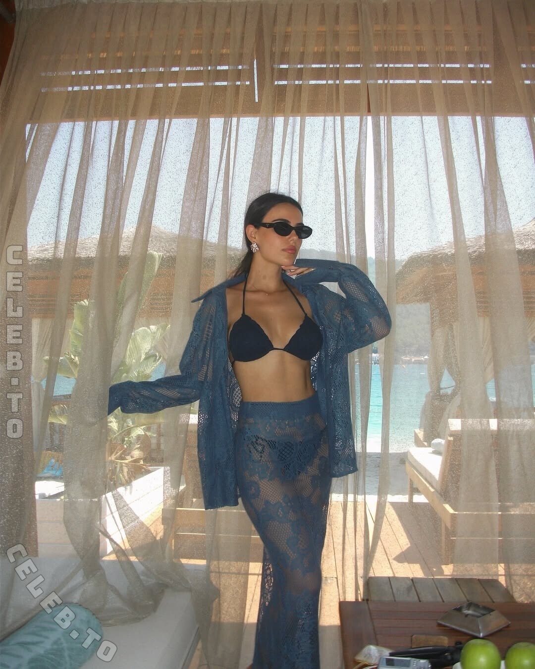 Özgü Kaya nude photo 4