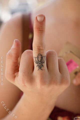 Zishy nude photo 30