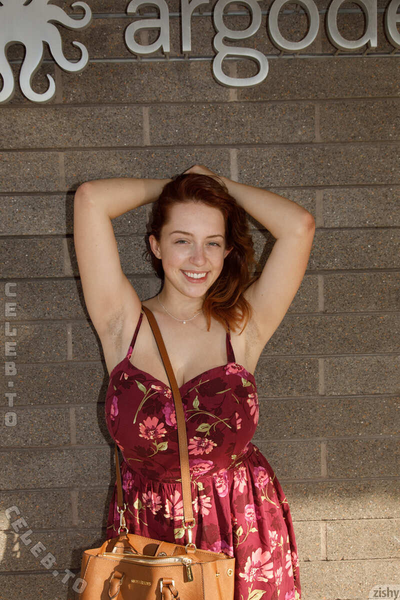Zishy nude photo 1