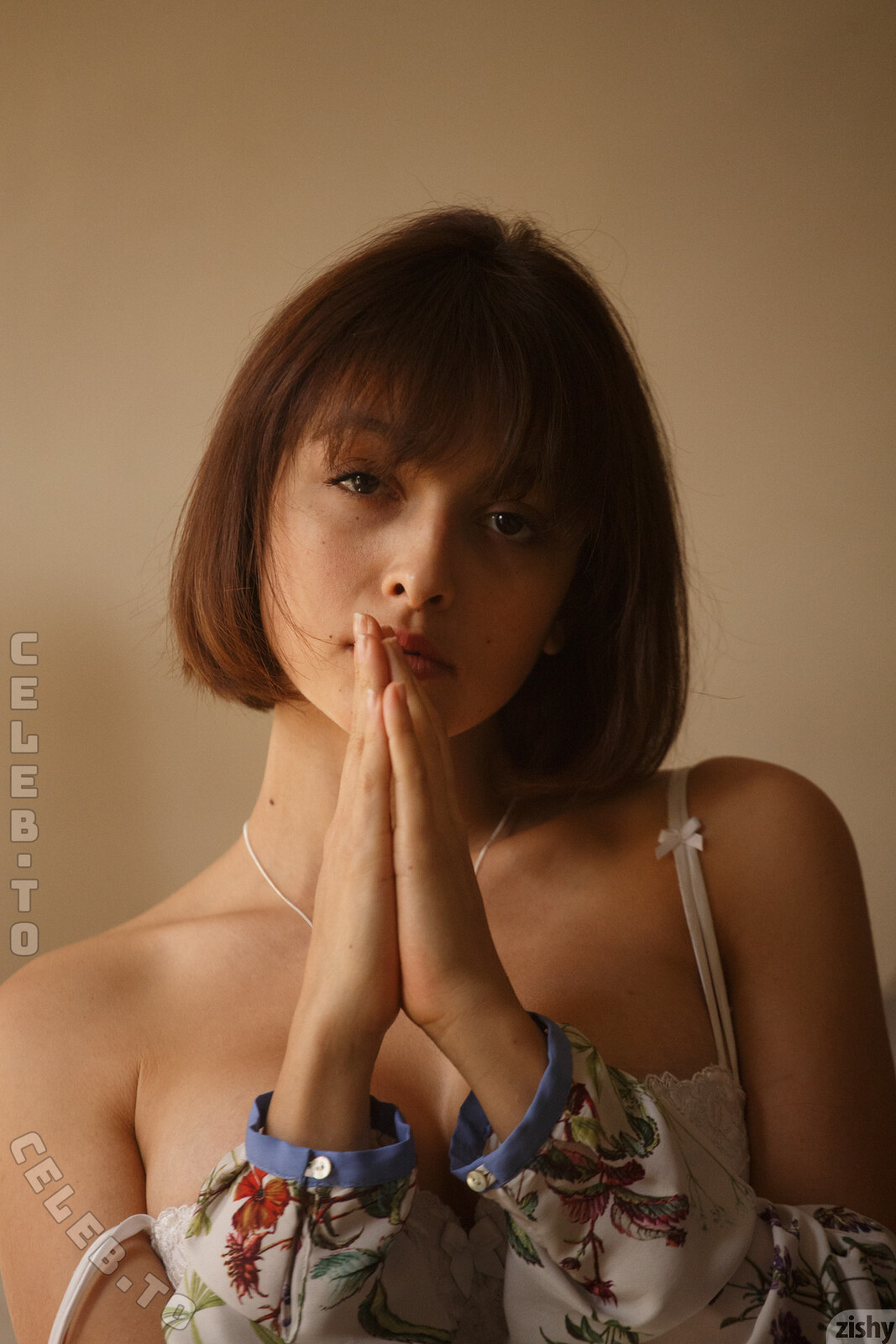 Zishy nude photo 5