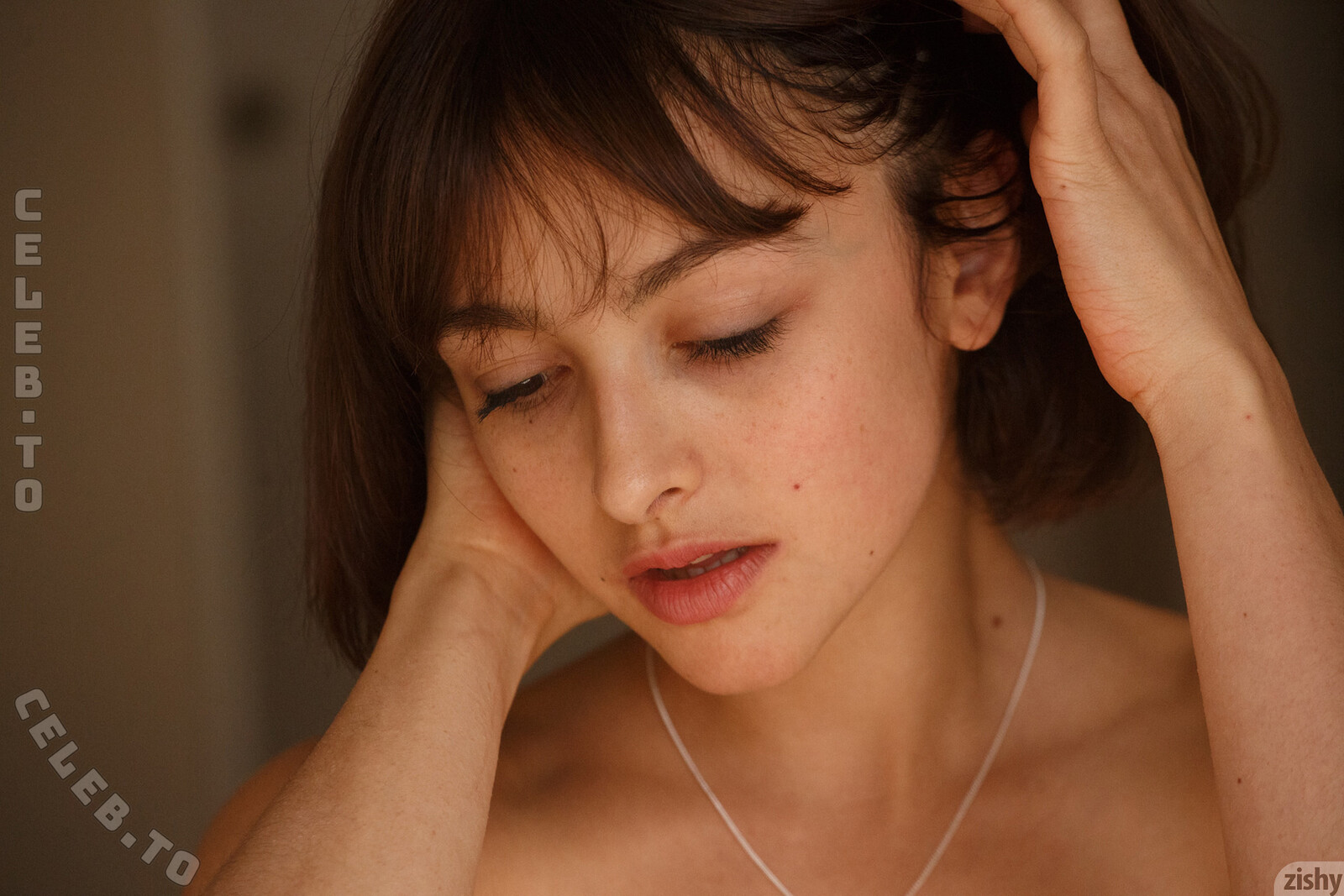 Zishy nude photo 12