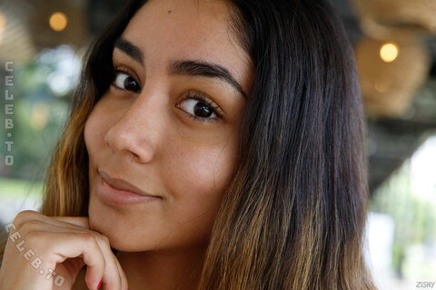 Zishy nude photo 27
