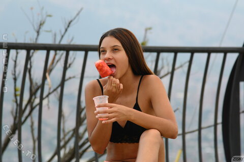 Zishy nude photo 14