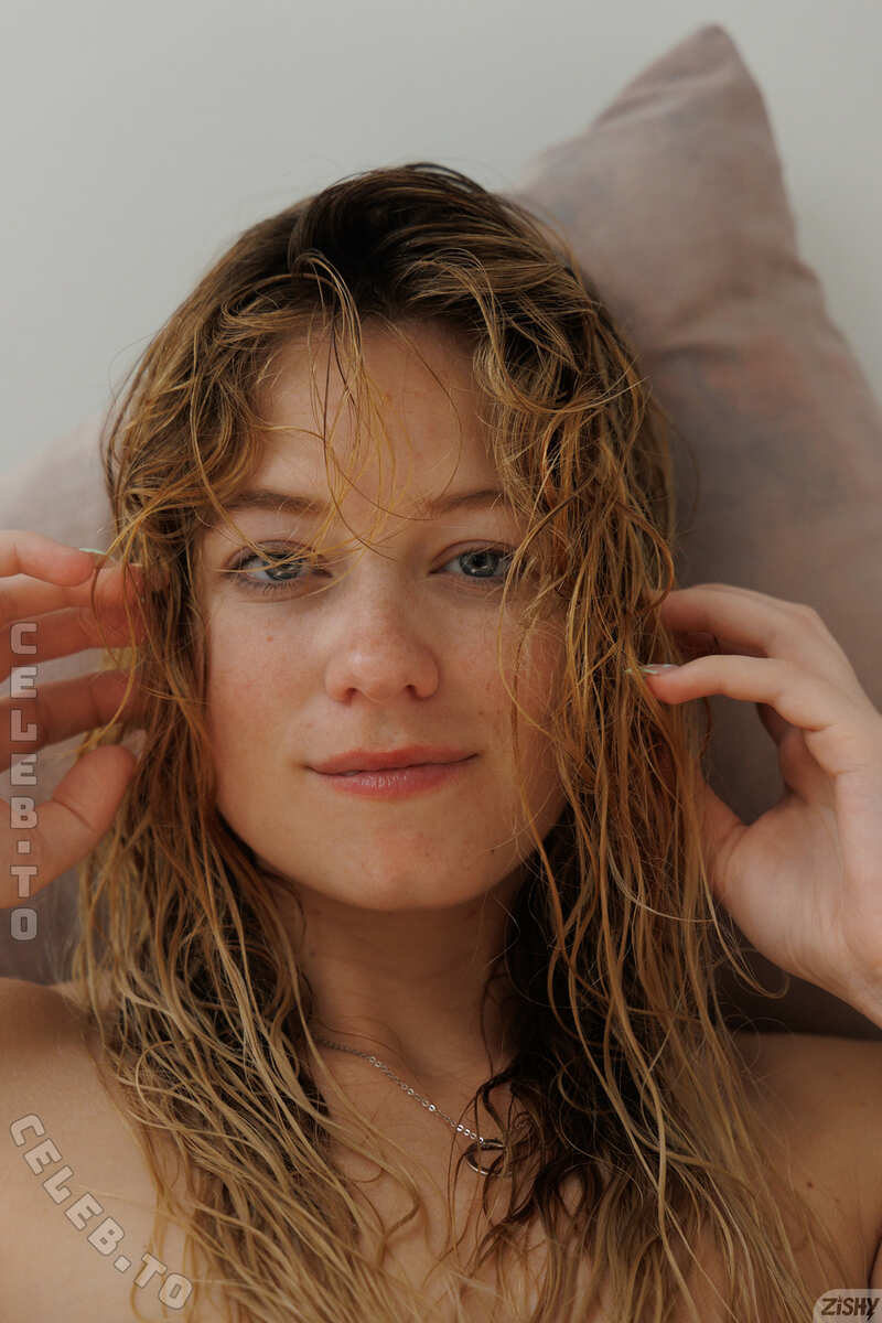 Zishy nude photo 18