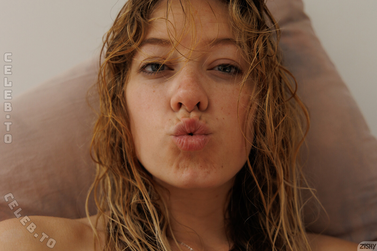Zishy nude photo 22
