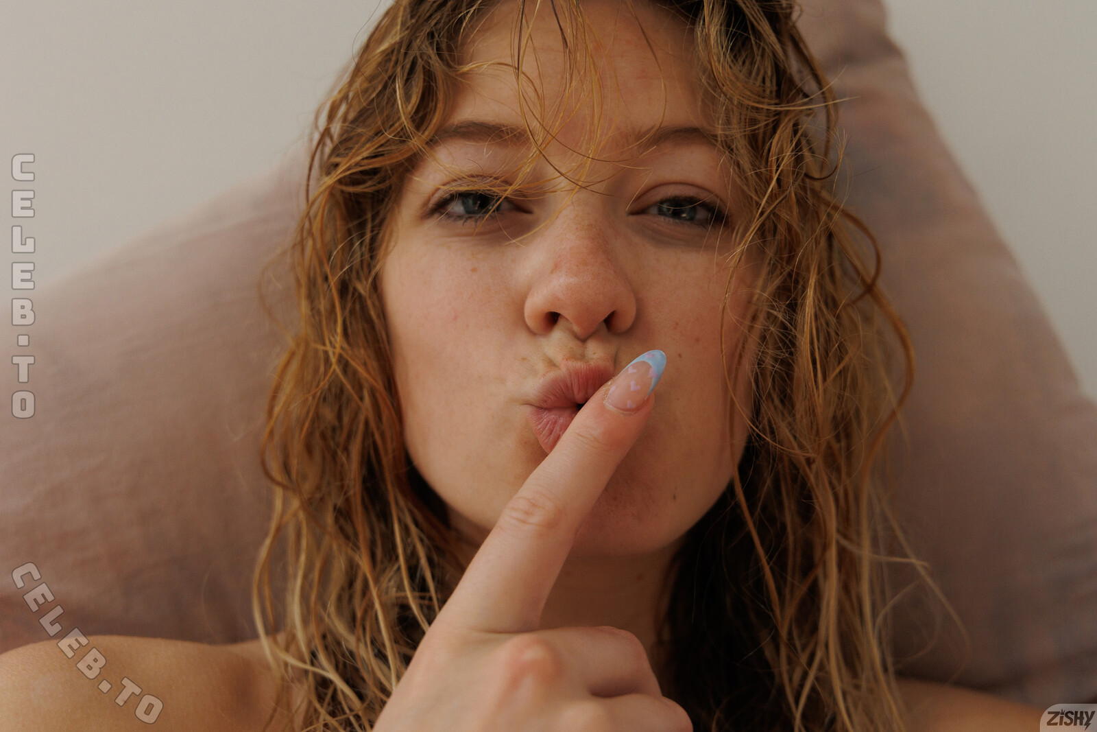 Zishy nude photo 23