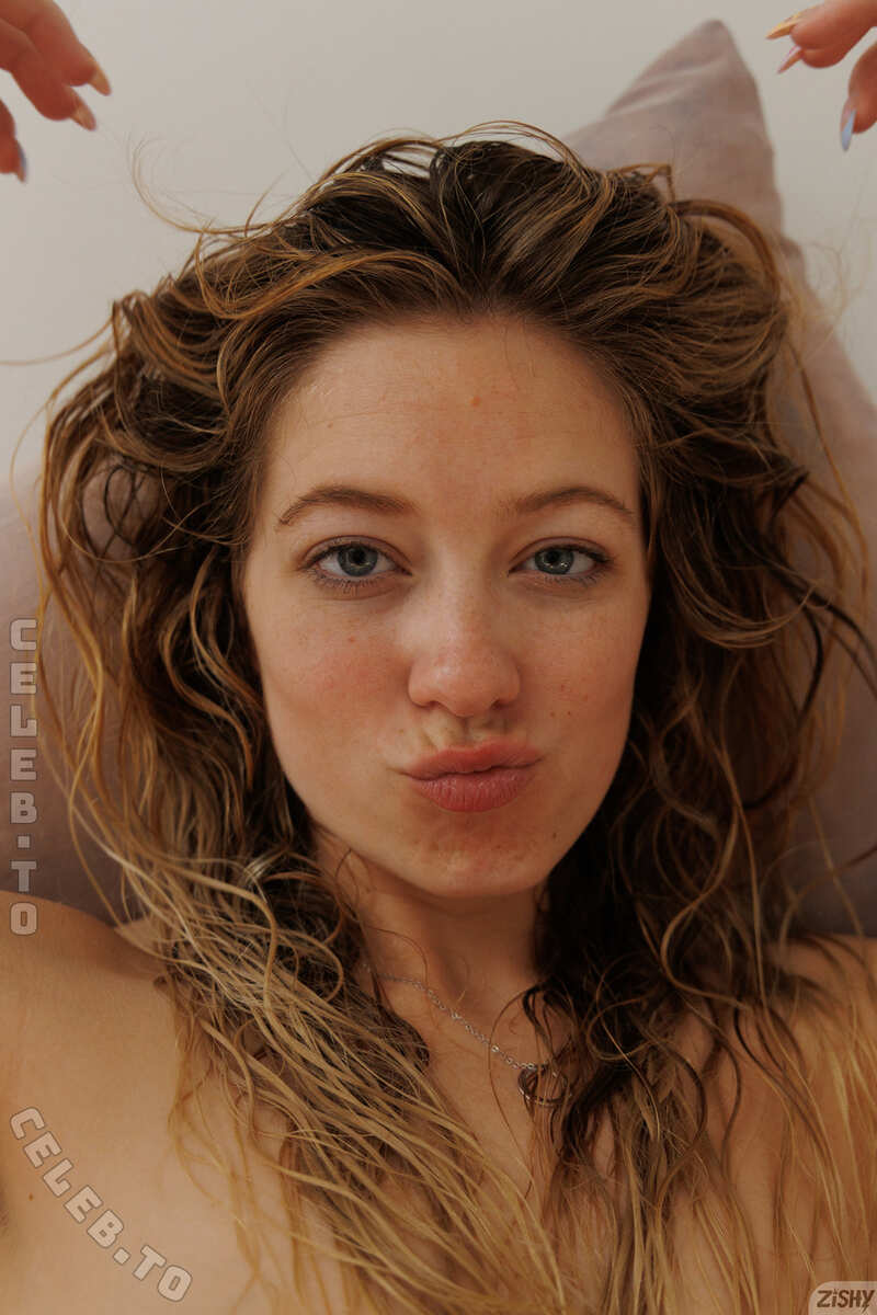 Zishy nude photo 25