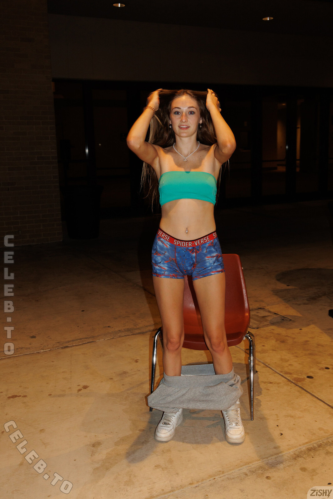 Zishy nude photo 8