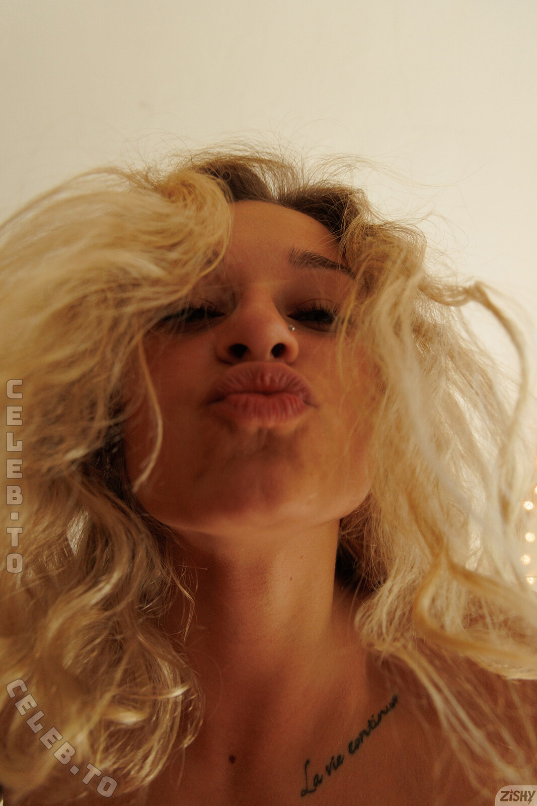 Zishy nude photo 8