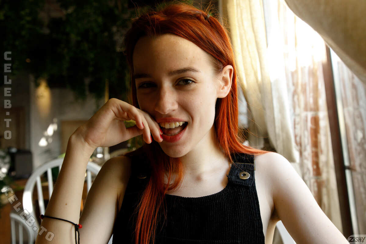 Zishy nude photo 10