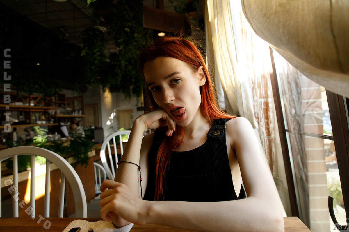 Zishy nude photo 11