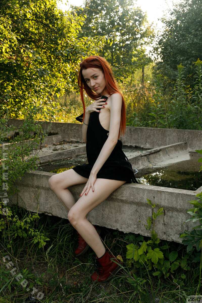 Zishy nude photo 15