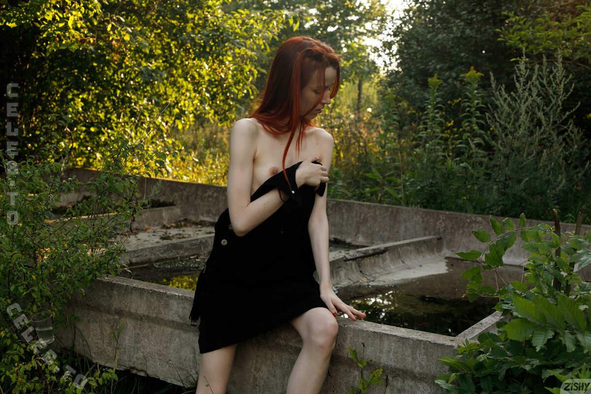 Zishy nude photo 20