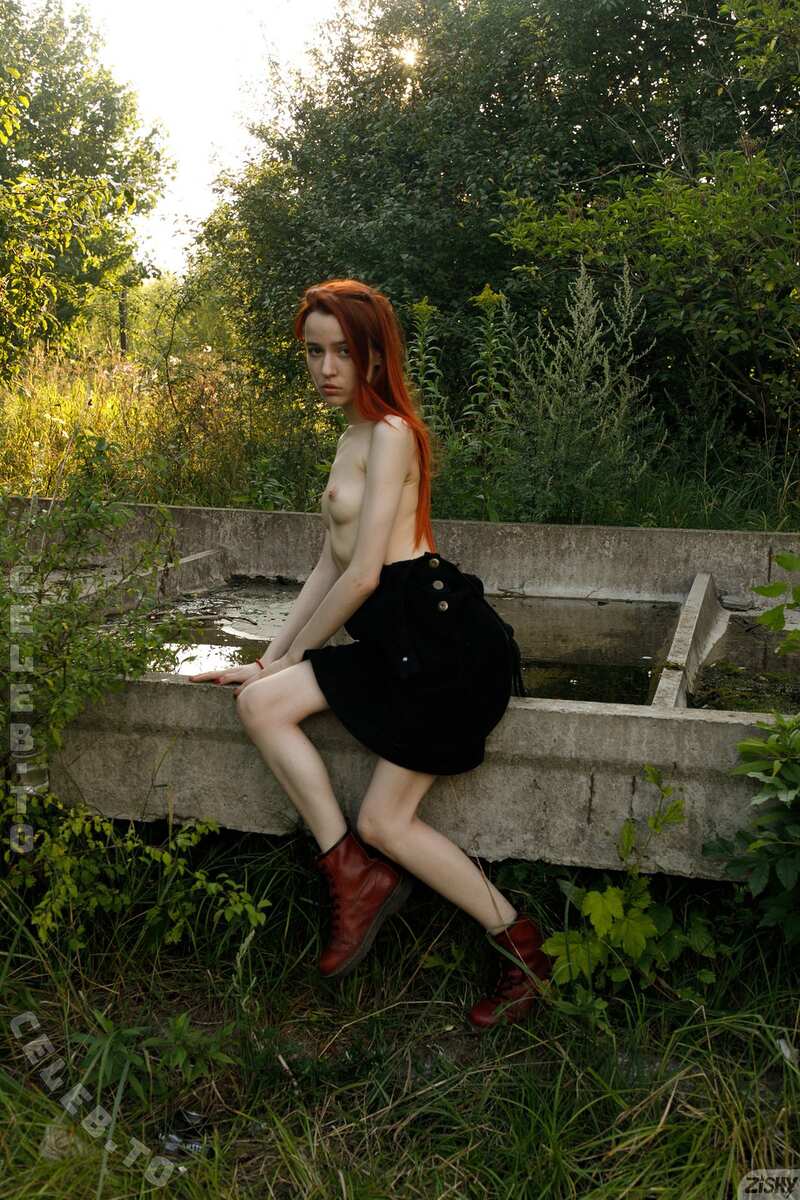 Zishy nude photo 21