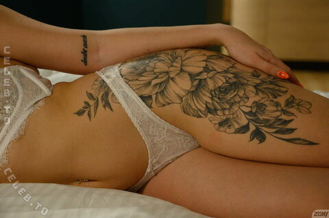 Zishy nude photo 385