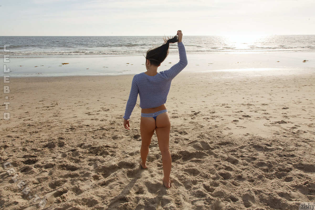 Zishy nude photo 7