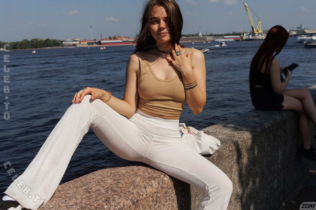 Zishy nude photo 17