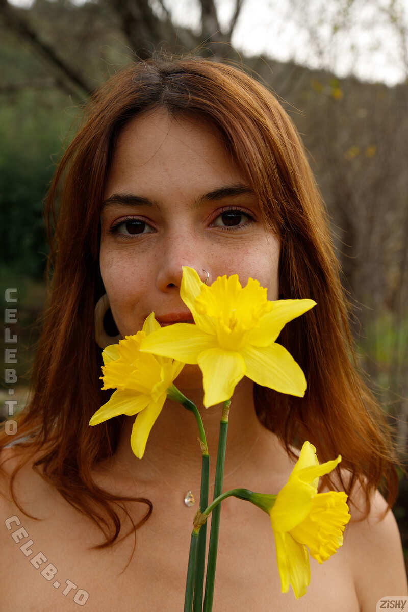 Zishy nude photo 17
