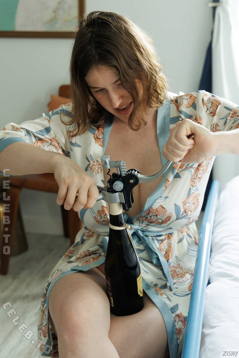 Zishy nude photo 7