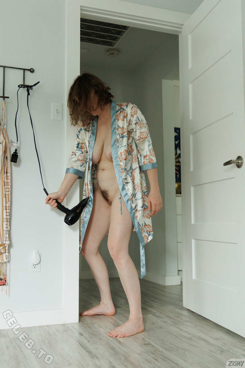 Zishy nude photo 13